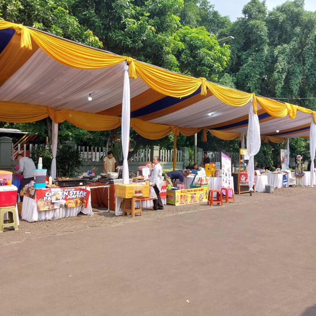 Pelanggan puas dengan layanan sewa tenda berkualitas dari Smengkut Tenda Jakarta Timur